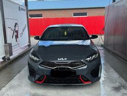 Grau Gebraucht 2022 Kia ProCeed GT Kleinwagen | 28.000 € (Etwas zu teuer)
