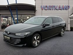 Grenadillschwarz (metallic) Gebraucht 2024 VW Passat Business Kombi | 32.490 € (Fairer Preis)