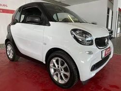 Sicherheitszelle in schwarz Gebraucht 2017 Smart ForTwo Coupé Basis Kleinwagen | 10.490 € (Fairer Preis)