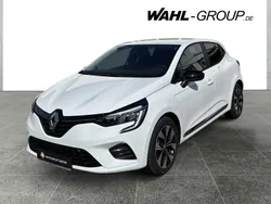 Weiß Gebraucht 2023 Renault Clio V Evolution Limousine | 14.990 € (Guter Preis)
