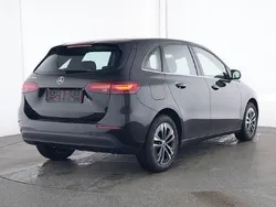 Gebraucht 2023 Mercedes B250e Van / Kleinbus | 31.977 € (Guter Preis)