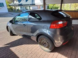 Grau Gebraucht 2014 Kia Rio FIFA World Cup Edition Limousine | 4.500 € (Guter Preis)