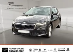 Schwarz (blackmagic perleffekt) Gebraucht 2024 Skoda Scala Selection Kleinwagen | 21.990 € (Fairer Preis)