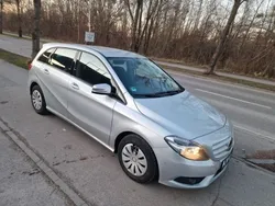 Silber Gebraucht 2013 Mercedes B180 Van / Kleinbus | 4.999 €