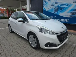 Weiß Gebraucht 2019 Peugeot 208 Signature Sky Kleinwagen | 5.900 € (Guter Preis)