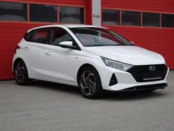 Weiß Gebraucht 2021 Hyundai i20 Trend Limousine | 15.890 € (Fairer Preis)
