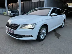 Weiß Gebraucht 2019 Skoda Superb Style Kombi | 14.900 €