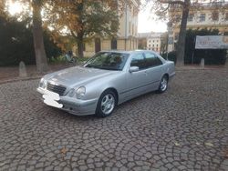 Silber Gebraucht 2000 Mercedes E240 Elegance Limousine | 9.999 €