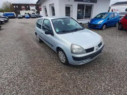 Grau Gebraucht 2004 Renault Clio II Limousine | 1.650 € (Guter Preis)