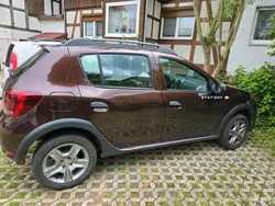 Braun Gebraucht 2017 Dacia Sandero Stepway Kleinwagen | 9.000 €