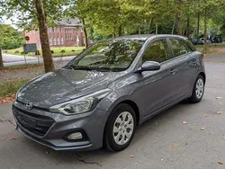 Grau Gebraucht 2019 Hyundai i20 Select Limousine | 10.290 € (Guter Preis)