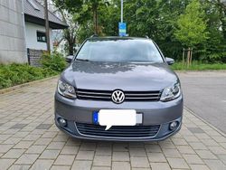 Grau Gebraucht 2011 VW Touran Van / Kleinbus | 7.300 € (Fairer Preis)