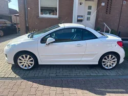 Weiß Gebraucht 2011 Peugeot 207 CC Cabrio | 5.850 € (Teuer)