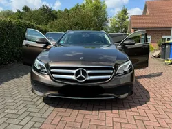 Braun Gebraucht 2017 Mercedes E350 Avantgarde Kombi | 30.000 €