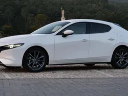 Weiß Gebraucht 2020 Mazda 3 Limousine | 18.999 €