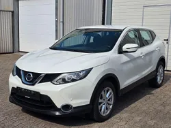 Weiß Gebraucht 2015 Nissan Qashqai Acenta SUV | 11.900 € (Fairer Preis)