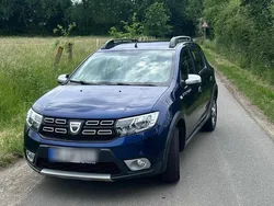 Blau Gebraucht 2017 Dacia Sandero Stepway Kleinwagen | 7.999 €