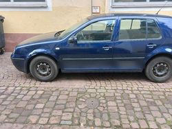 Blau Gebraucht 2001 VW Golf IV Kleinwagen | 1.200 € (Fairer Preis)