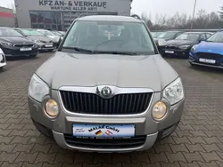 Beige Gebraucht 2010 Skoda Yeti Ambition SUV | 5.999 € (Etwas zu teuer)