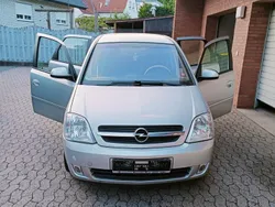 Silber Gebraucht 2004 Opel Meriva Van / Kleinbus | 2.900 € (Fairer Preis)