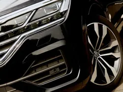 Schwarz Gebraucht 2020 VW Touareg R-line SUV | 41.950 € (Teuer)