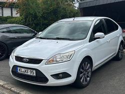 Weiß Gebraucht 2009 Ford Focus Limousine | 950 € (Superpreis)