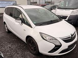 Weiß Gebraucht 2013 Opel Zafira Tourer Van / Kleinbus | 3.800 € (Etwas zu teuer)