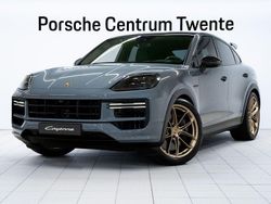 Grau Gebraucht 2024 Porsche Cayenne Turbo E-Hybrid SUV | 189.900 € (Etwas zu teuer)