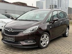 Braun Gebraucht 2017 Opel Zafira Edition Van / Kleinbus | 8.890 € (Fairer Preis)