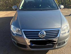 Grau Gebraucht 2005 VW Passat Limousine | 3.000 €