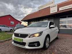Weiß Gebraucht 2018 Peugeot 308 Active Limousine | 12.990 € (Etwas zu teuer)