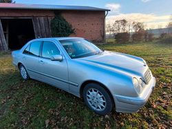 Silber Gebraucht 2001 Mercedes E200 Limousine | 6.300 € (Etwas zu teuer)