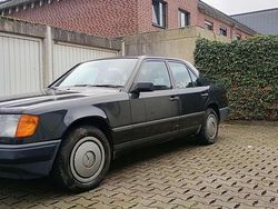 Schwarz Gebraucht 1987 Mercedes E230 Limousine | 3.950 €