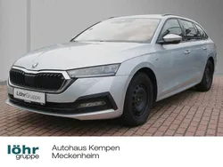 Silber Gebraucht 2022 Skoda Octavia Clever Kombi | 21.920 € (Guter Preis)
