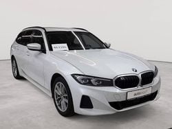 Mineralweiß metallic Gebraucht 2022 BMW 320 Sport Line Kombi | 20.390 € (Guter Preis)