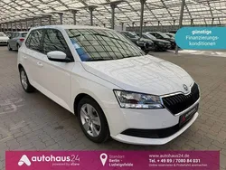 Weiß Gebraucht 2021 Skoda Fabia Ambition Limousine | 11.990 € (Guter Preis)