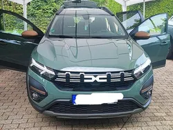 Grün Gebraucht 2023 Dacia Jogger Kombi | 22.000 € (Guter Preis)