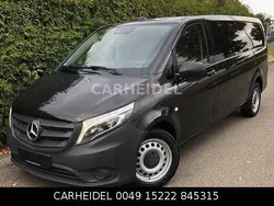 Schwarz Gebraucht 2018 Mercedes Vito Van / Kleinbus | 12.900 €
