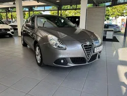 Grau Gebraucht 2012 Alfa Romeo Giulietta Super Kleinwagen | 8.500 € (Etwas zu teuer)