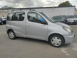 Silber Gebraucht 1999 Toyota Yaris Verso Van / Kleinbus | 1.900 €