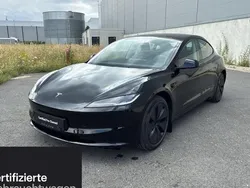 Schwarz Gebraucht 2023 Tesla Model 3 Limousine | 37.900 €