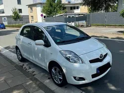 Weiß Gebraucht 2010 Toyota Yaris Cool Limousine | 4.900 € (Etwas zu teuer)