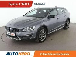 Grau Gebraucht 2018 Volvo V60 CC Summum Kombi | 20.170 € (Superpreis)