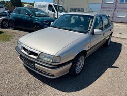Gold Gebraucht 1993 Opel Vectra Limousine | 1.400 €