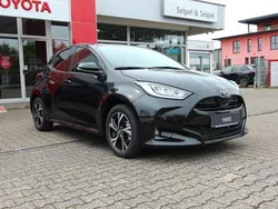 Schwarz Neu 2025 Toyota Yaris Hybrid Limousine | 26.832 € (Fairer Preis)