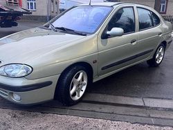 Silber Gebraucht 2001 Renault Mégane Limousine | 1.250 €