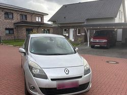 Silber Gebraucht 2011 Renault Scénic III Dynamique Van / Kleinbus | 2.000 €