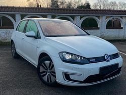 Weiß Gebraucht 2016 VW Golf Limousine | 8.500 €