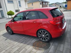 Rot Gebraucht 2012 Mercedes B180 Edition 1 Van / Kleinbus | 5.000 € (Fairer Preis)