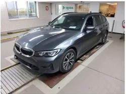 Mineralgrau metallic Gebraucht 2021 BMW 330e Sport Line Kombi | 23.979 € (Guter Preis)